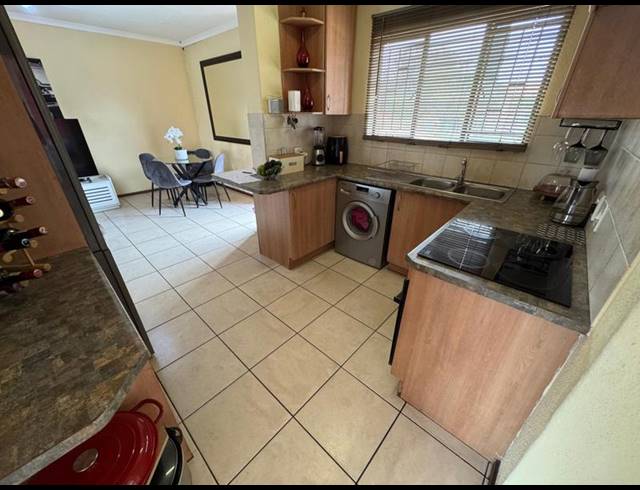 3 BEDROOM TOWNHOUSE FOR SALE IN EDLEEN